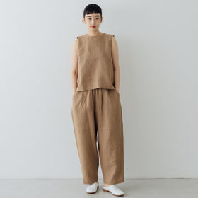 着こなしにリズムをつくる、おとなの麻100% コクーンパンツ