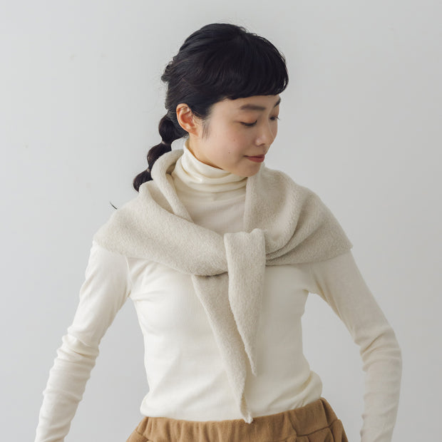 evam eva リニューウール トライアングル ストール［11月下旬再入荷］