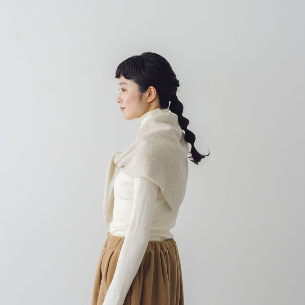 evam eva リニューウール トライアングル ストール［11月下旬再入荷］