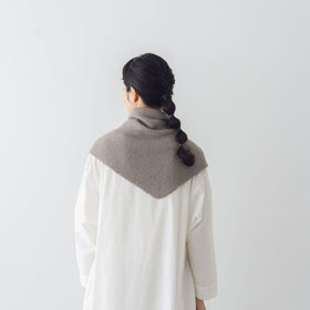 evam eva リニューウール トライアングル ストール［11月下旬再入荷］