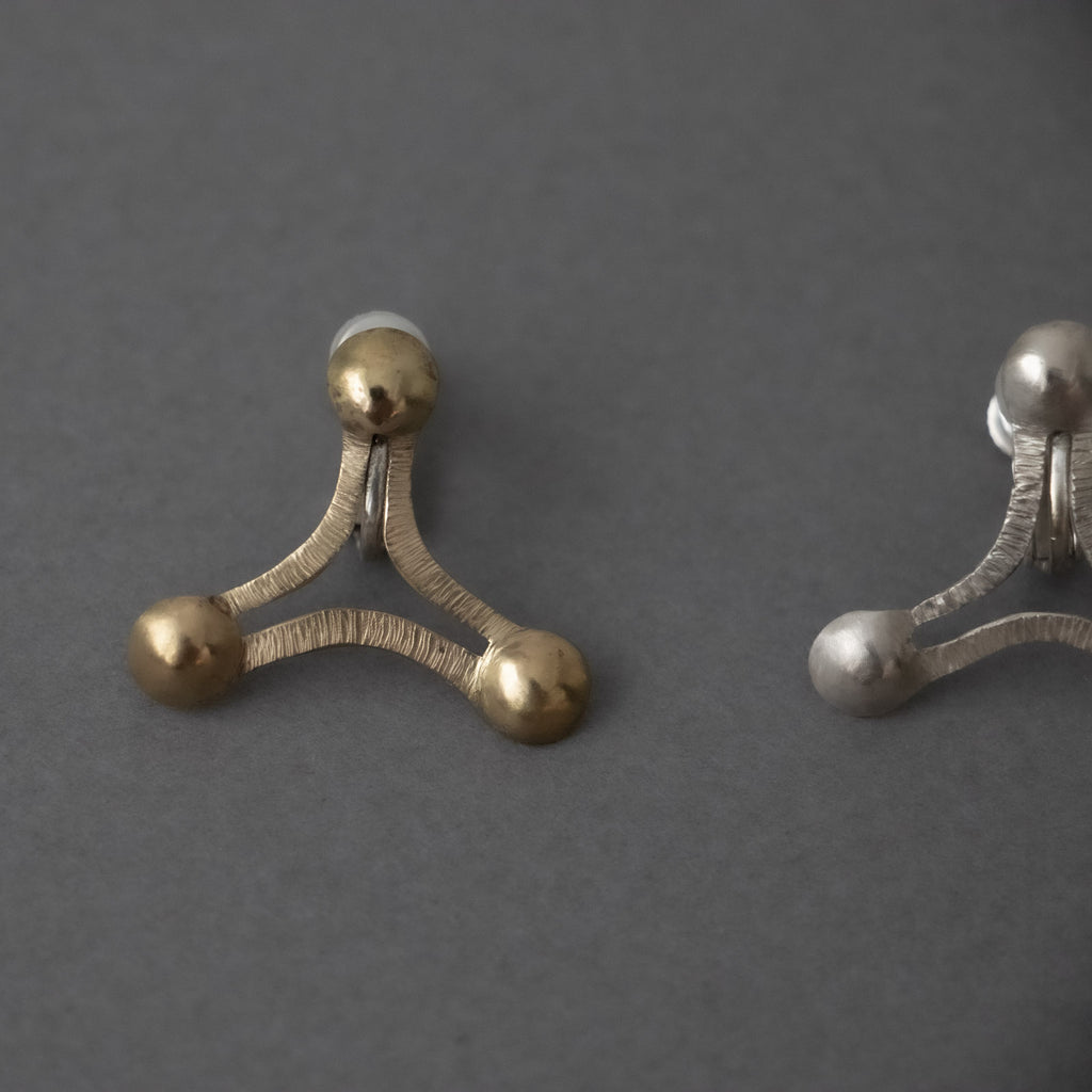 BRASSYARD ピアス／イヤリング tri（片耳）［期間限定販売］