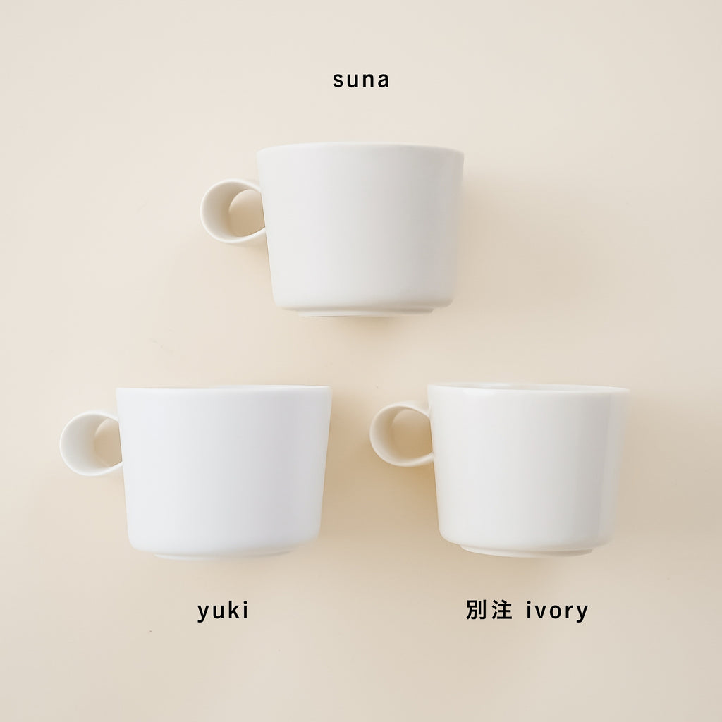 〈くらすこと別注〉yumiko iihoshi porcelain unjour cup（つやあり）