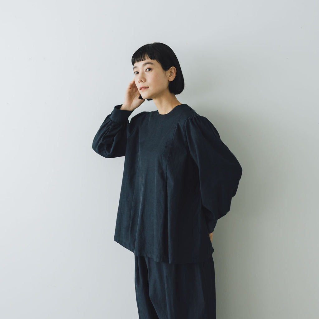 「わたしたちらしい、大人のかわいらしさ」ブラウス＋サルエルパンツのセットアップ