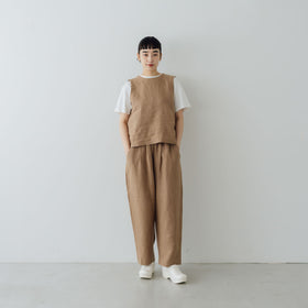 着こなしにリズムをつくる、おとなの麻100% コクーンパンツ