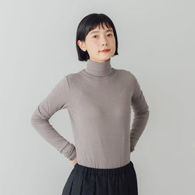 ROBE de PEAU タートルネック プルオーバー
