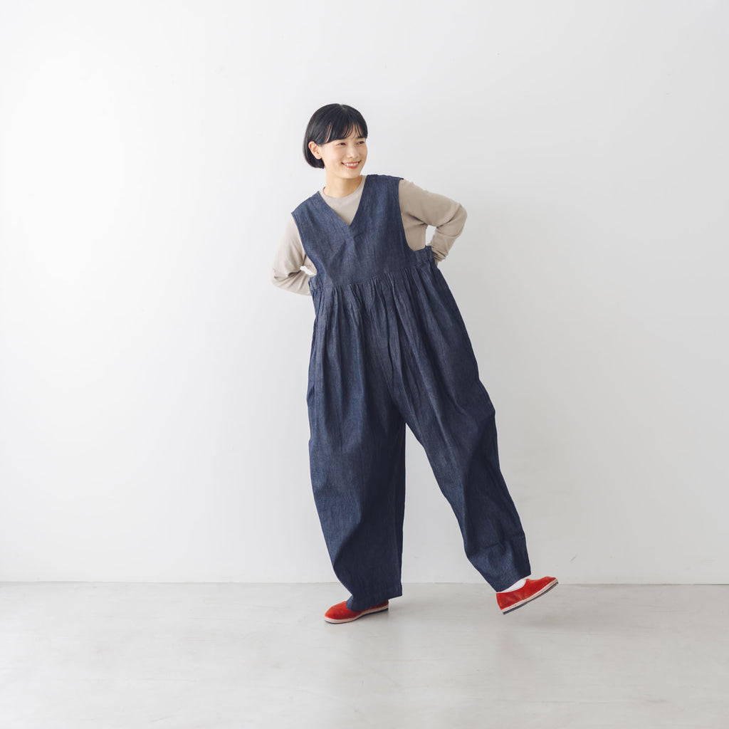 UNIVERSAL TISSU 6ozデニム Vネックタックギャザーサロペット