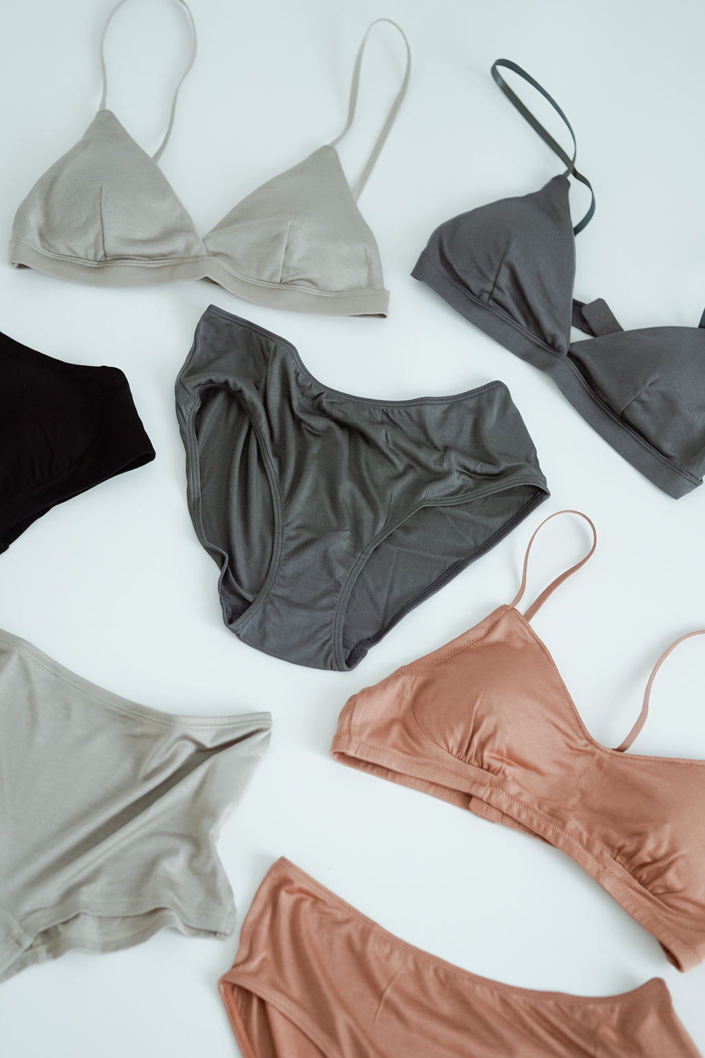 COCOONA SKINWEAR カップ入り Vキャミソール（アジャスター付き）