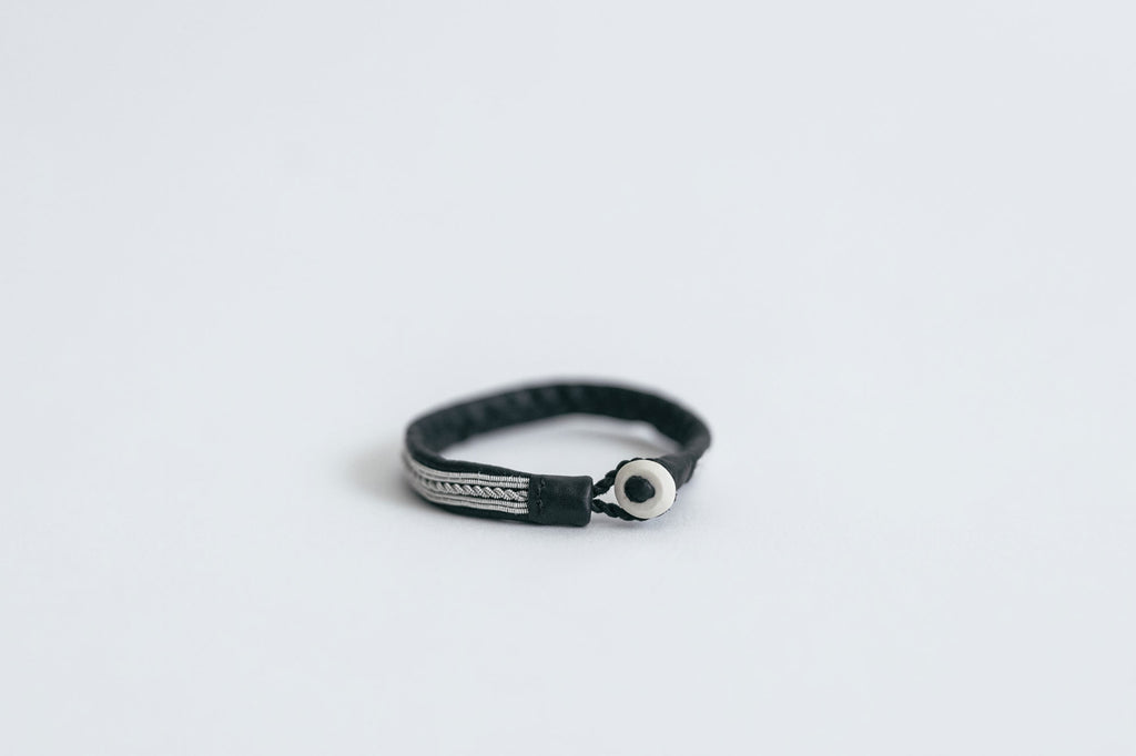 jitsu サーミブレスレット ブラック 0.8cm