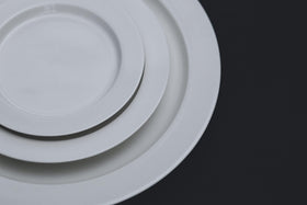〈くらすこと別注〉yumiko iihoshi porcelain  unjour plate  ivory（つやあり）