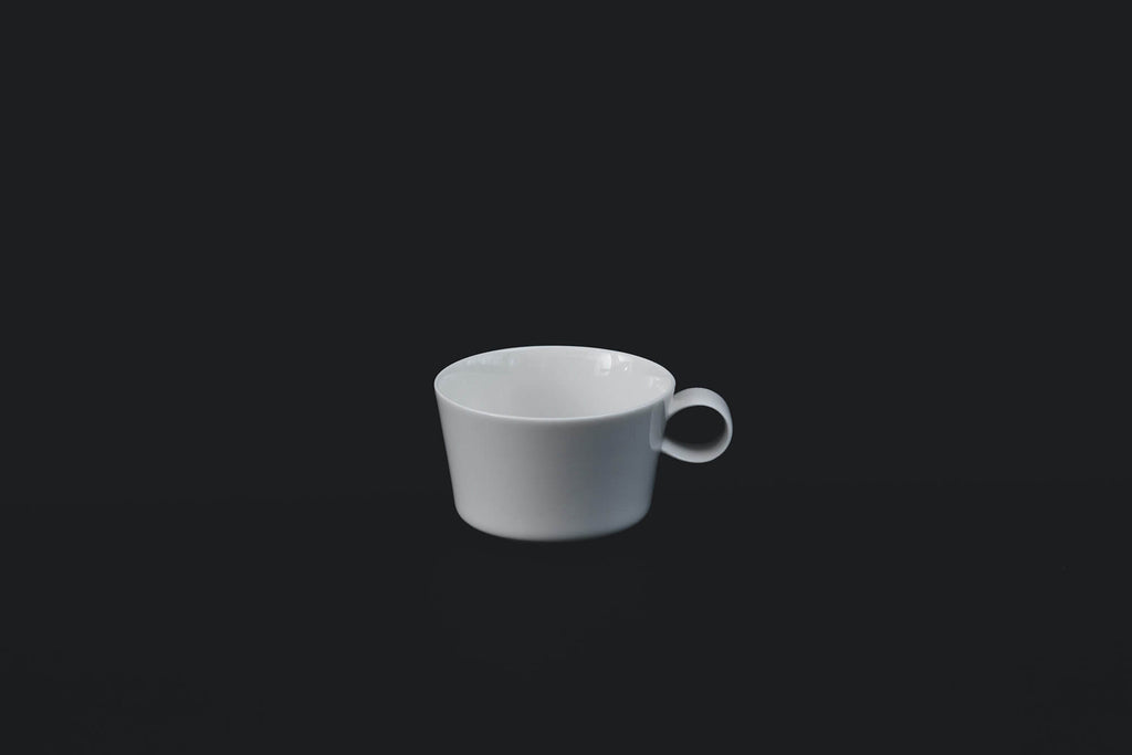 〈くらすこと別注〉yumiko iihoshi porcelain unjour cup（つやあり）